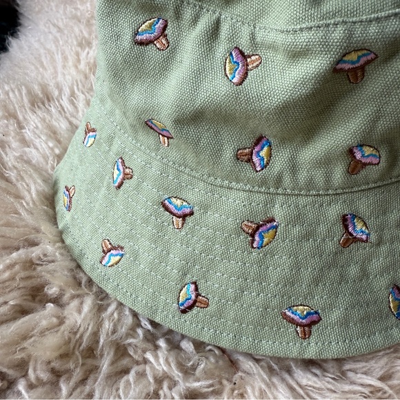 Urban Outfitters Green Mushroom Bucket Hat - Picture 2 of 6